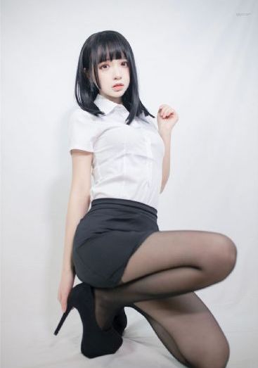 三个美妇跪着用嘴伺候高H_BD电影全集观看